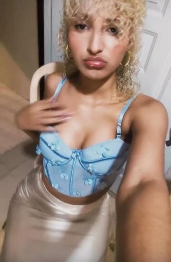 Genesis, 25  female escort, Northern Virginia