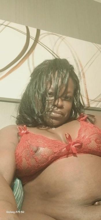 Mimi, 47  female escort, Northern Virginia